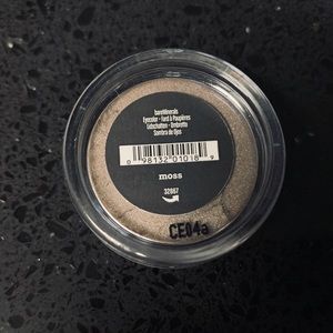 BareMinerals Loose Powder Eyeshadow in color MOSS